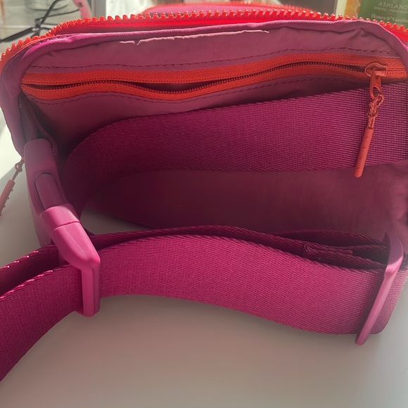 Pink lululemon belt bag - Picture 2 of 6